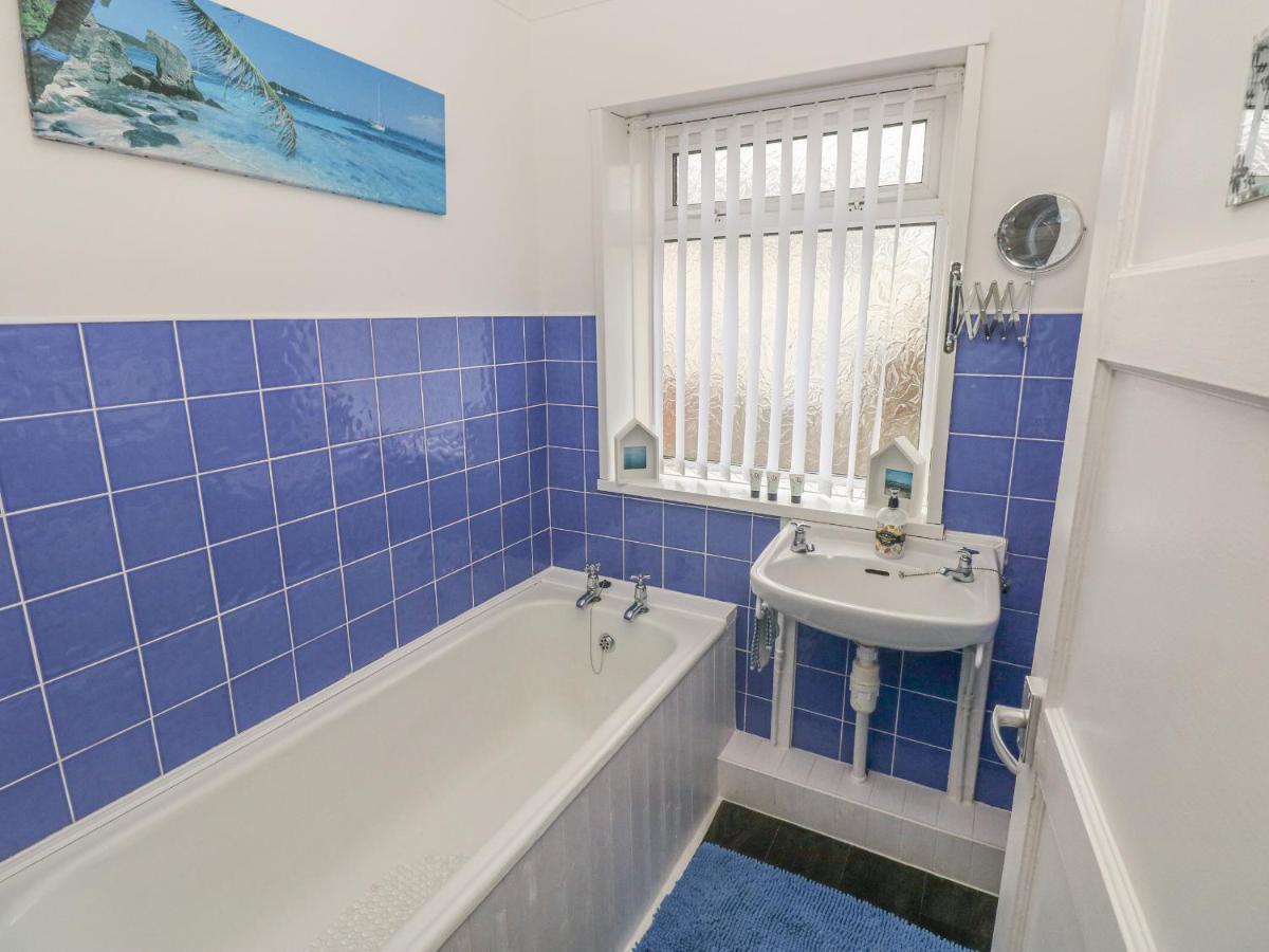Cwtch Ar Y Mor Villa Burry Port Exterior photo